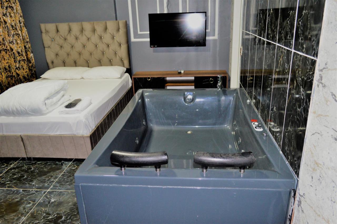 Vip Suit Otel Provincia di Provincia di Istanbul Esterno foto